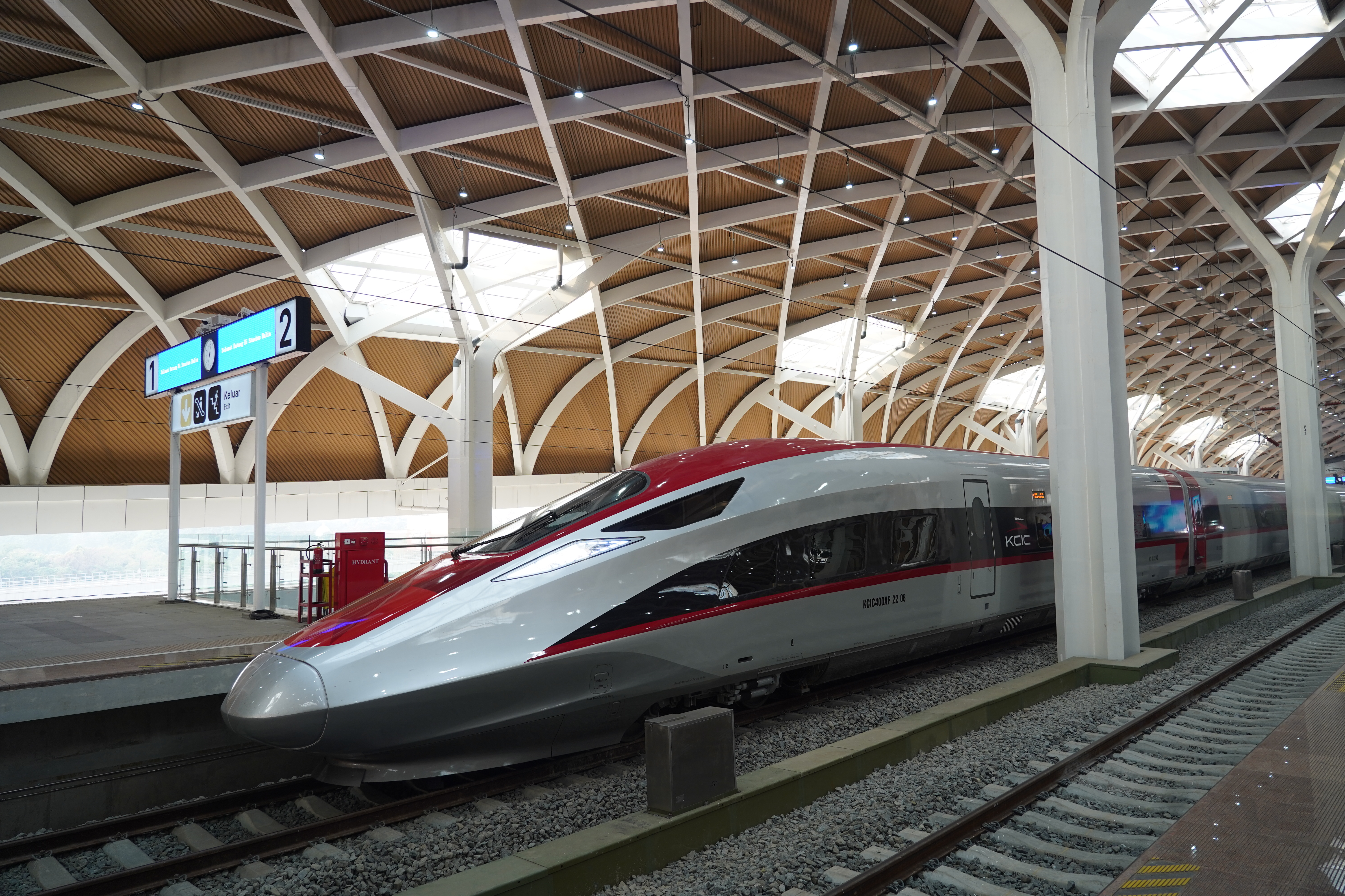 Kereta Cepat Jakarta Bandung Resmi Dibuka untuk Umum 