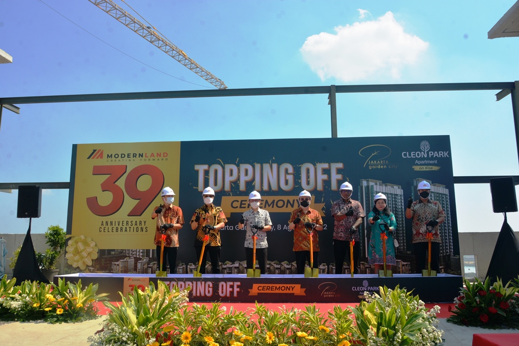 Modernland Realty Gelar Topping Off Apartemen Cleon Park