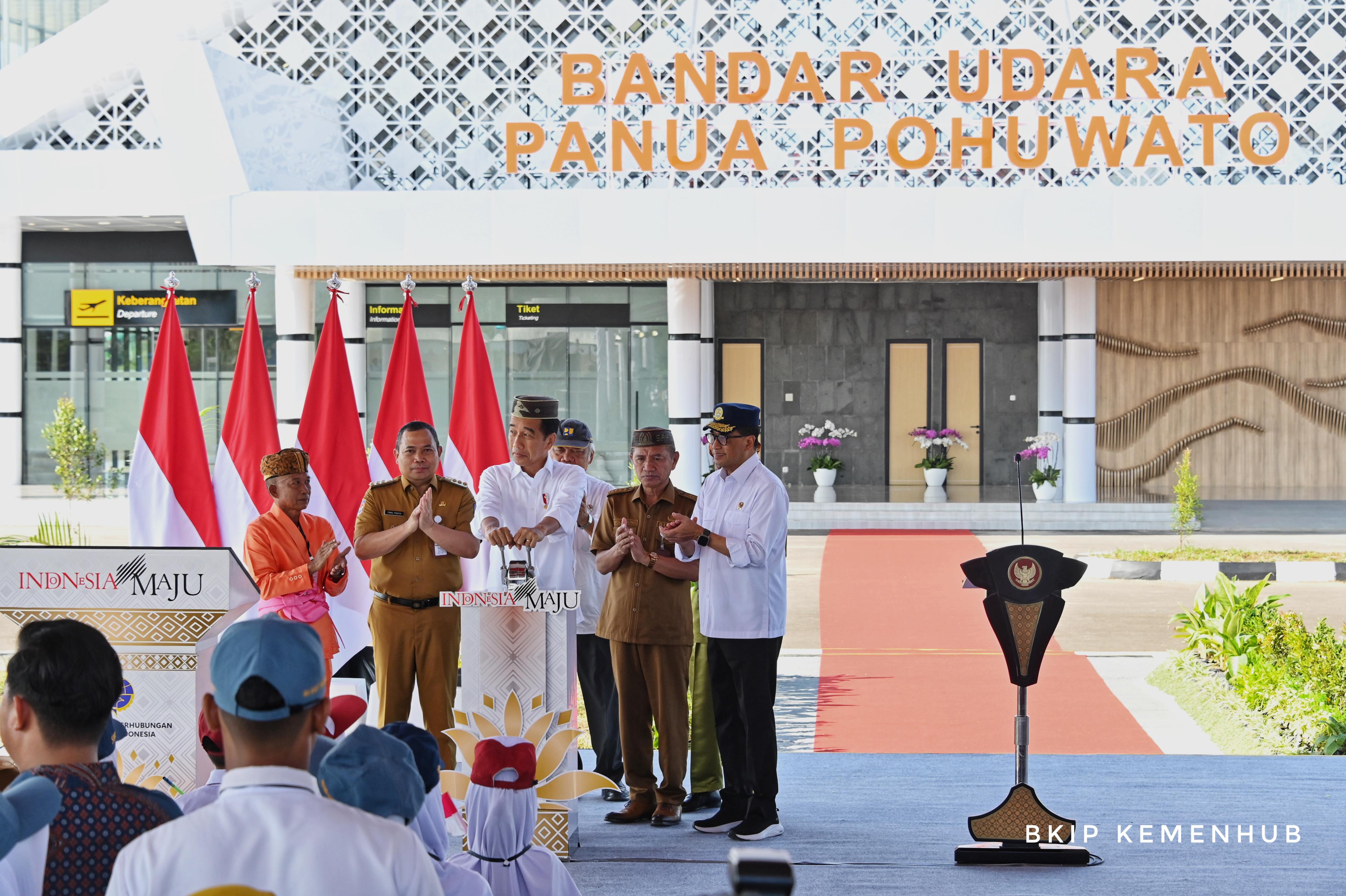 Presiden Joko Widodo Resmikan Bandara Panua Pohuwato, Gorontalo