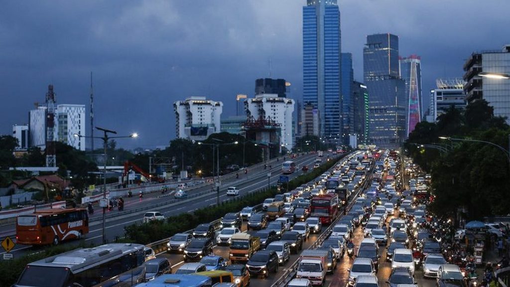 Congested roads in Jakarta &copy;euractiv.com